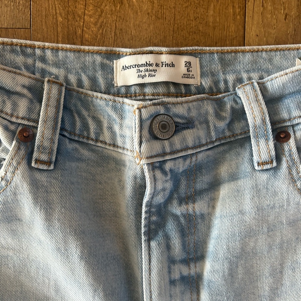 Abercrombie & Fitch High Rise Skinny Jeans 28/6R NWT Light Wash Distressed - Picture 6 of 10